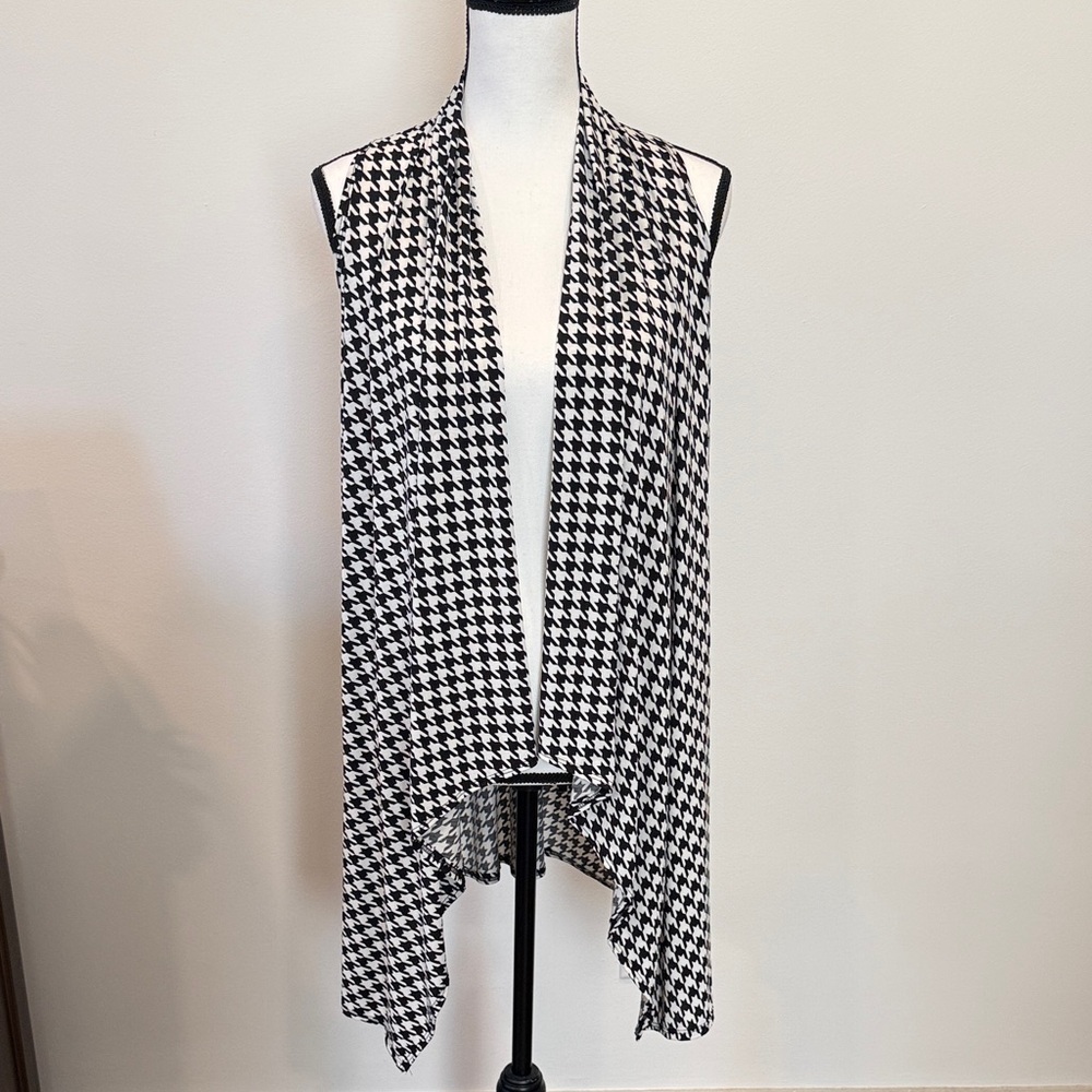 Black and White Houndstooth Open Vest Size Medium